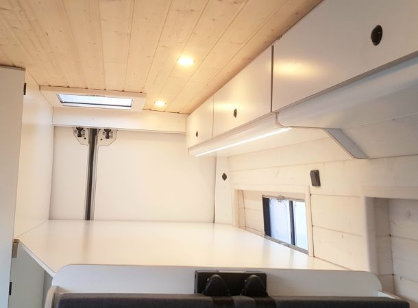 Imagenes de las furgonetas camperizada por la empresa
