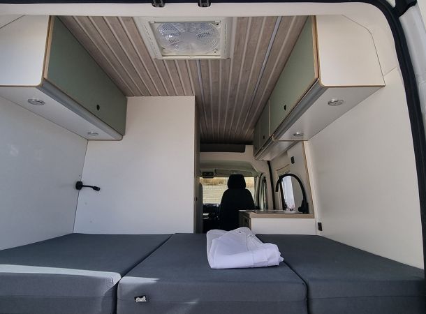 Imagenes de las furgonetas camperizada por la empresa