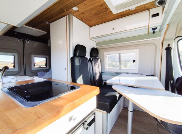 Imagenes de las furgonetas camperizada por la empresa