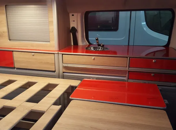 Imagenes de las furgonetas camperizada por la empresa 