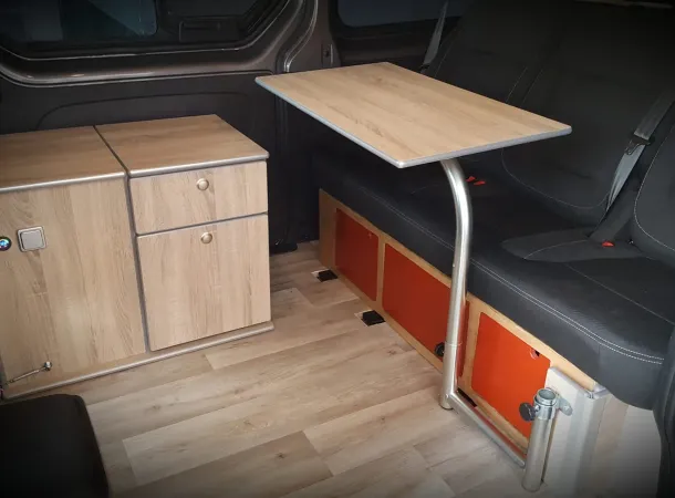Imagenes de las furgonetas camperizada por la empresa 