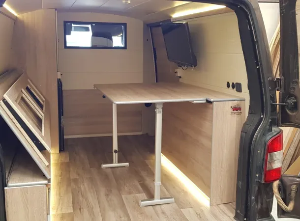 Imagenes de las furgonetas camperizada por la empresa 