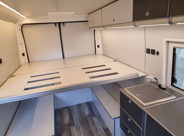 Imagenes de las furgonetas camperizada por la empresa 