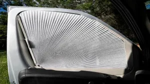 Oscurecedor  de ventana en puerta izquierda de camper