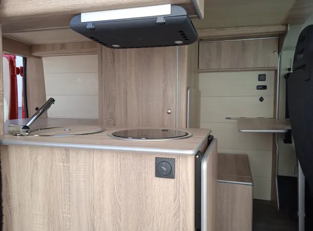 Imagenes de las furgonetas camperizada por la empresa 