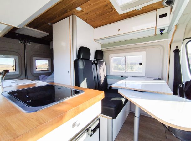 Imagenes de las furgonetas camperizada por la empresa 