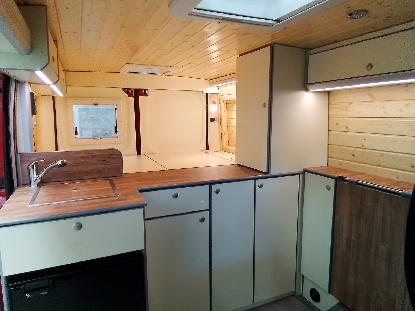DUCATO L1 H1 modelo camperizado por dentro con madera 