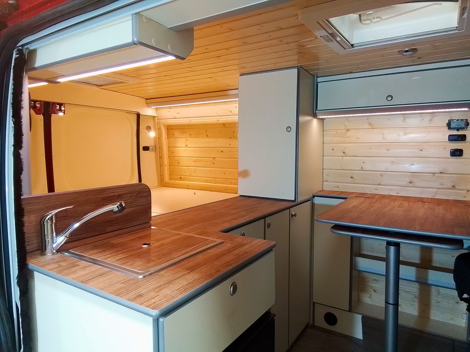 Imagen DUCATO L1 H1 camperizada por dentro 