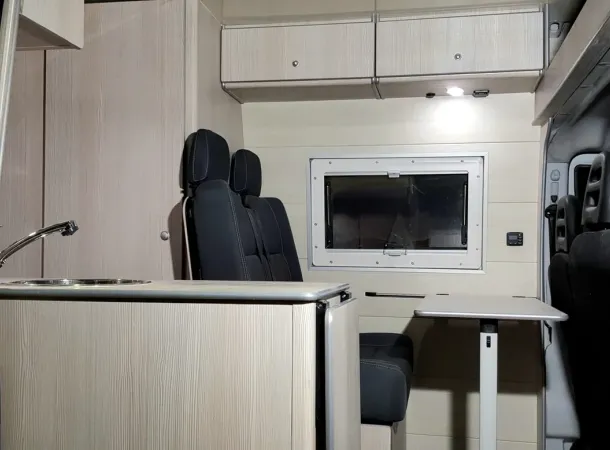 Imagenes de las furgonetas camperizada por la empresa 