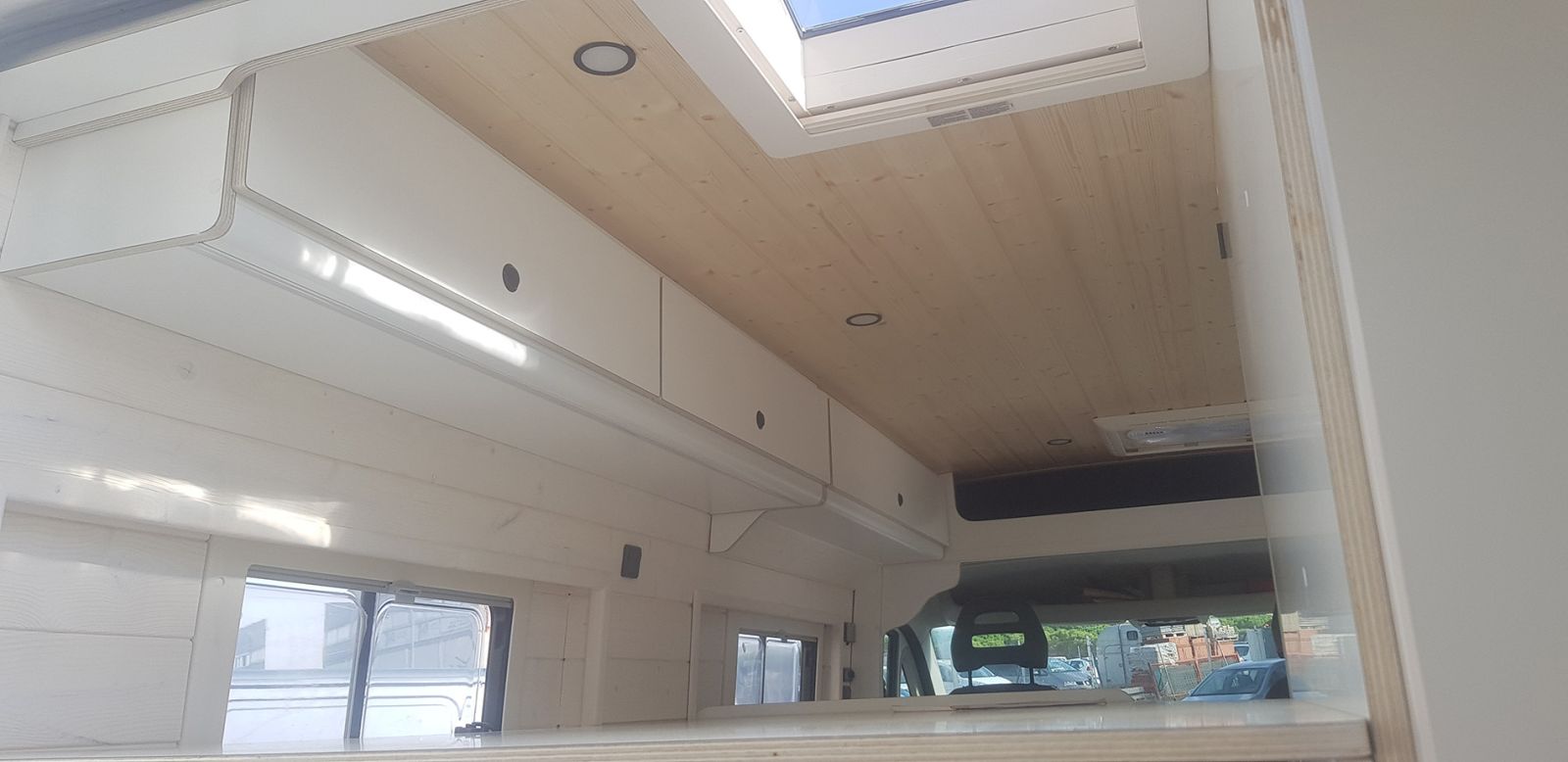 Imagen de techo de madera de furgoneta camperizada DUCATO JUMPER BOXER L2 H2