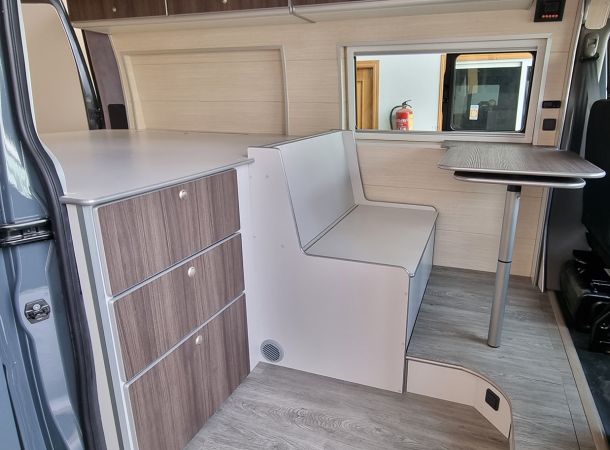 Imagenes de las furgonetas camperizada por la empresa 