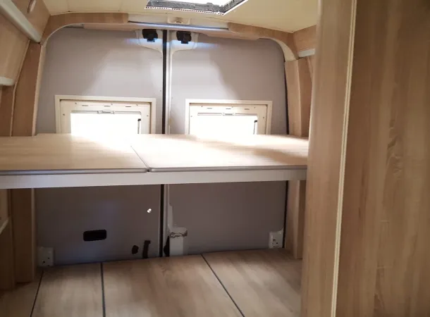 Imagenes de las furgonetas camperizada por la empresa 