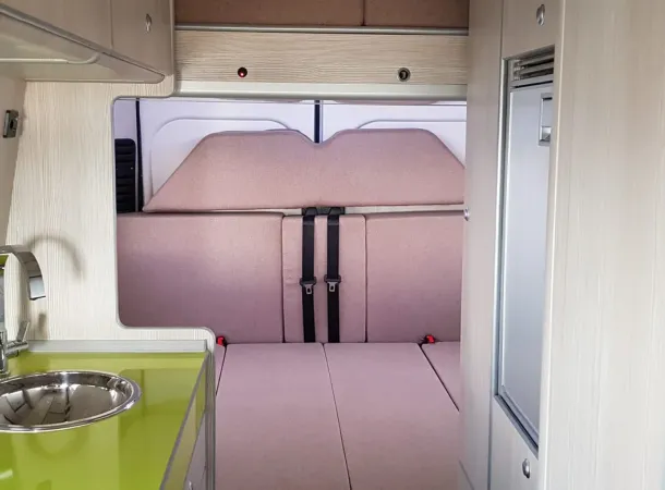 Imagenes de las furgonetas camperizada por la empresa 