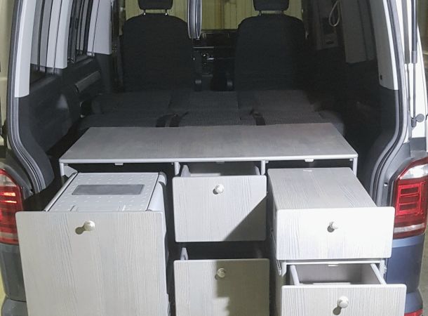 Imagenes de las furgonetas camperizada por la empresa 